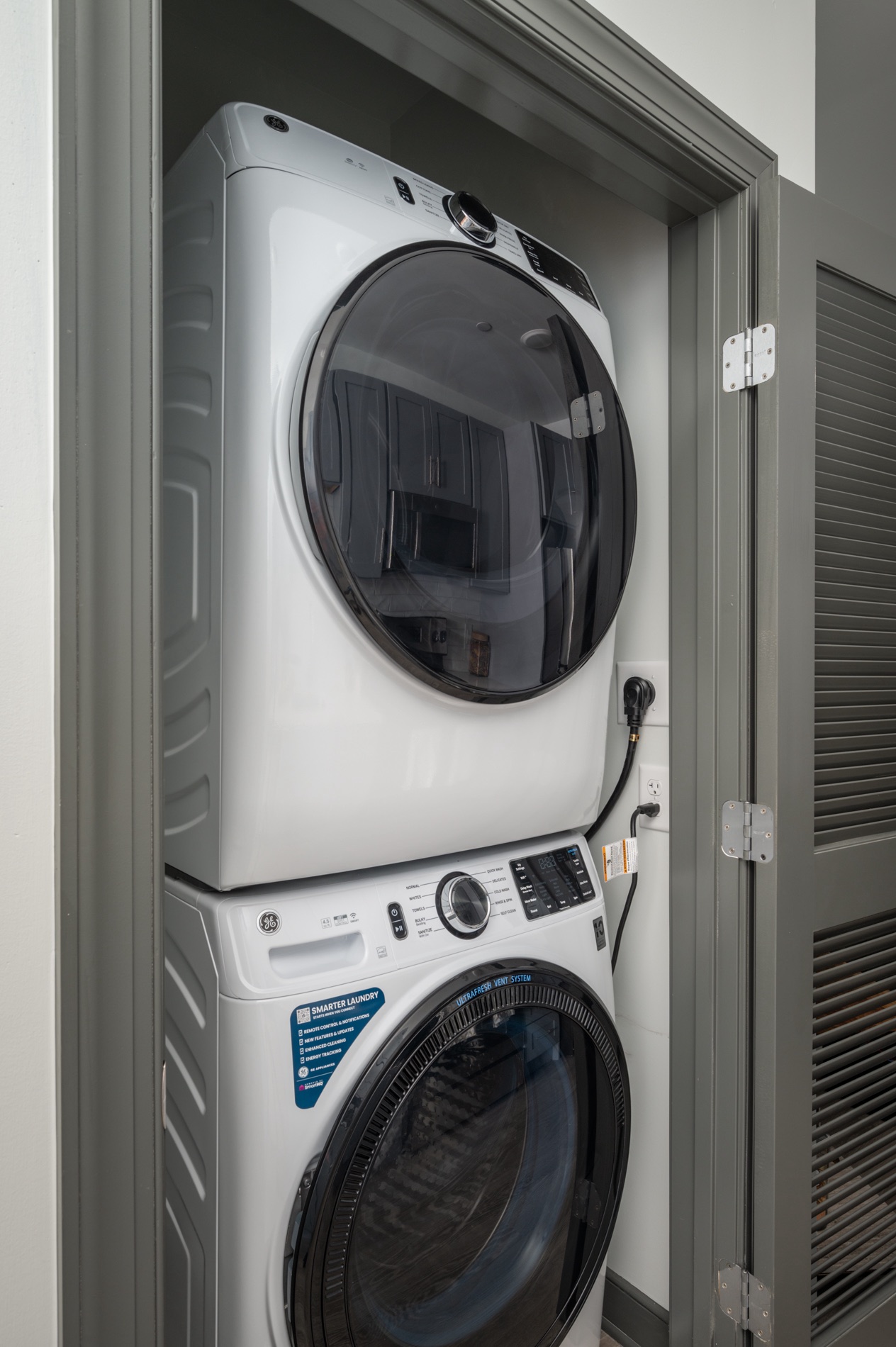 In-unit washer and dryer in Model Studio